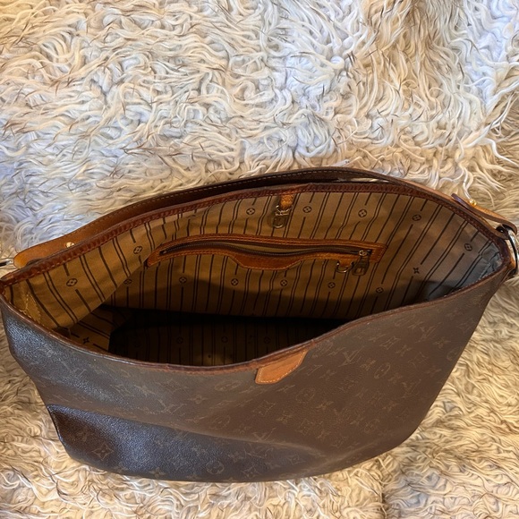 Louis Vuitton Paris Handbag/Totebag. Used condition. Needs to be cleaned inside - Picture 2 of 3